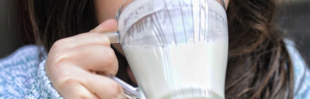 El consumo de leche entera produce un 40% menos de obesidad infantil que la leche baja en grasa